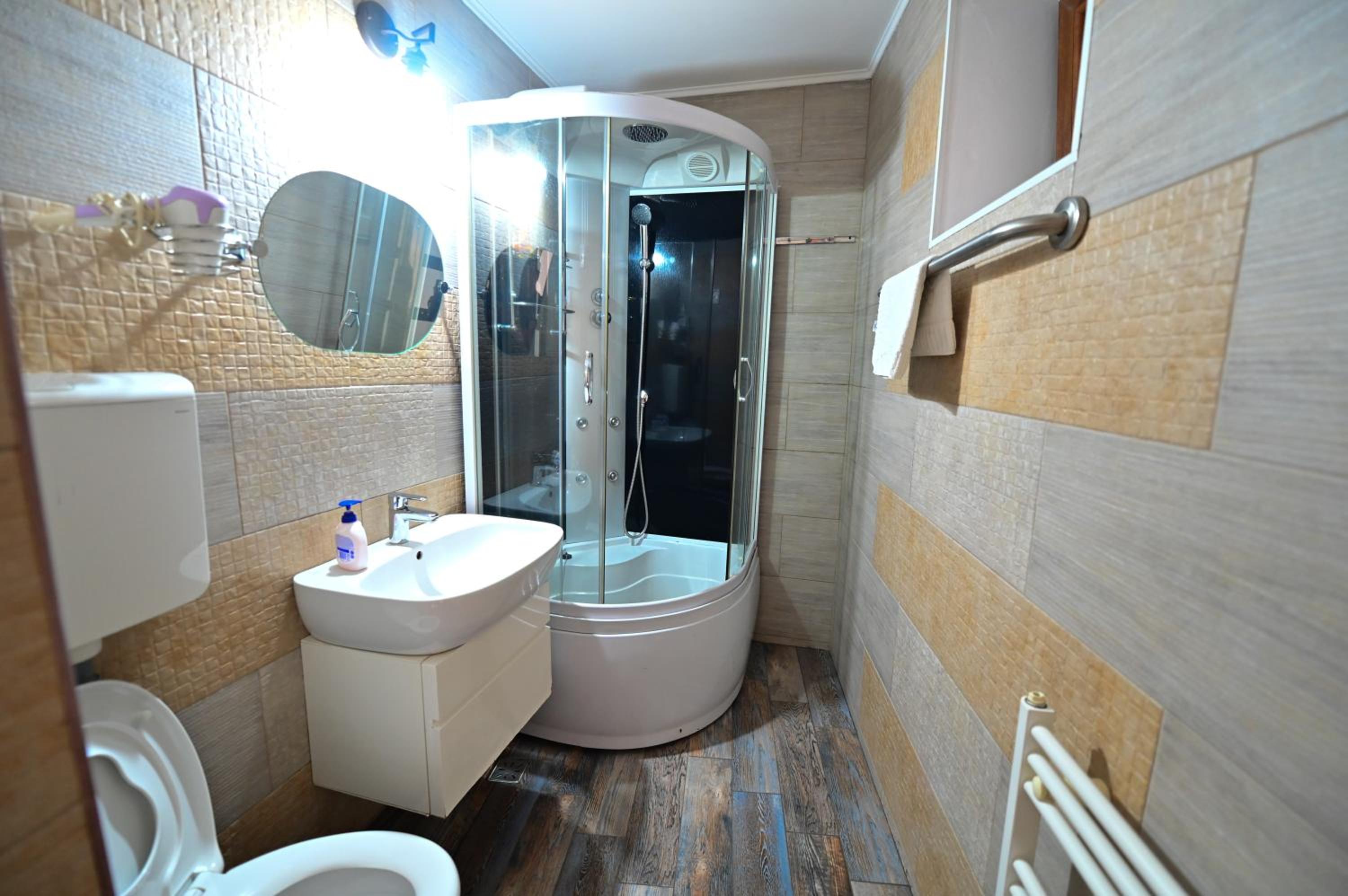 Photo 10