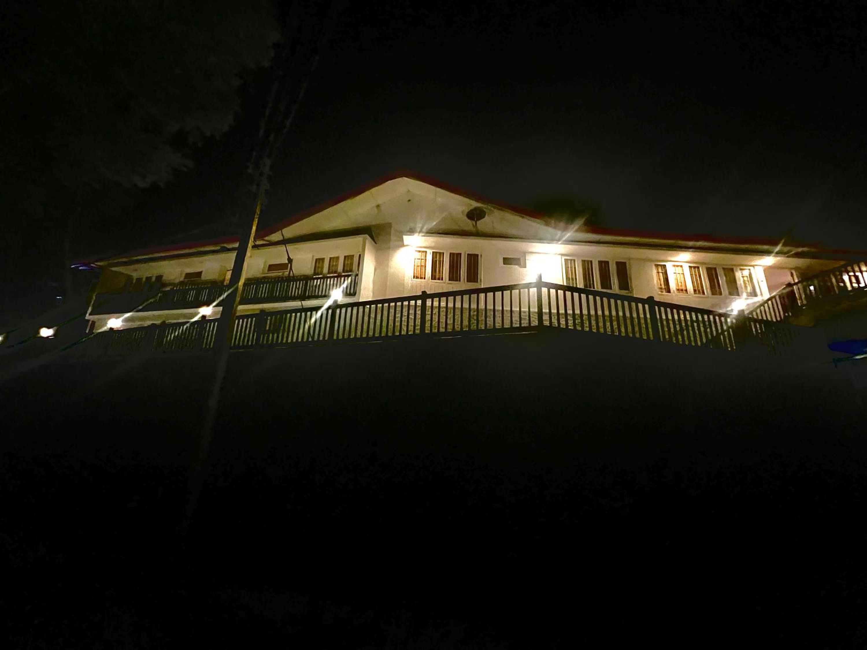 LOUIS LAKE VILLA view 2
