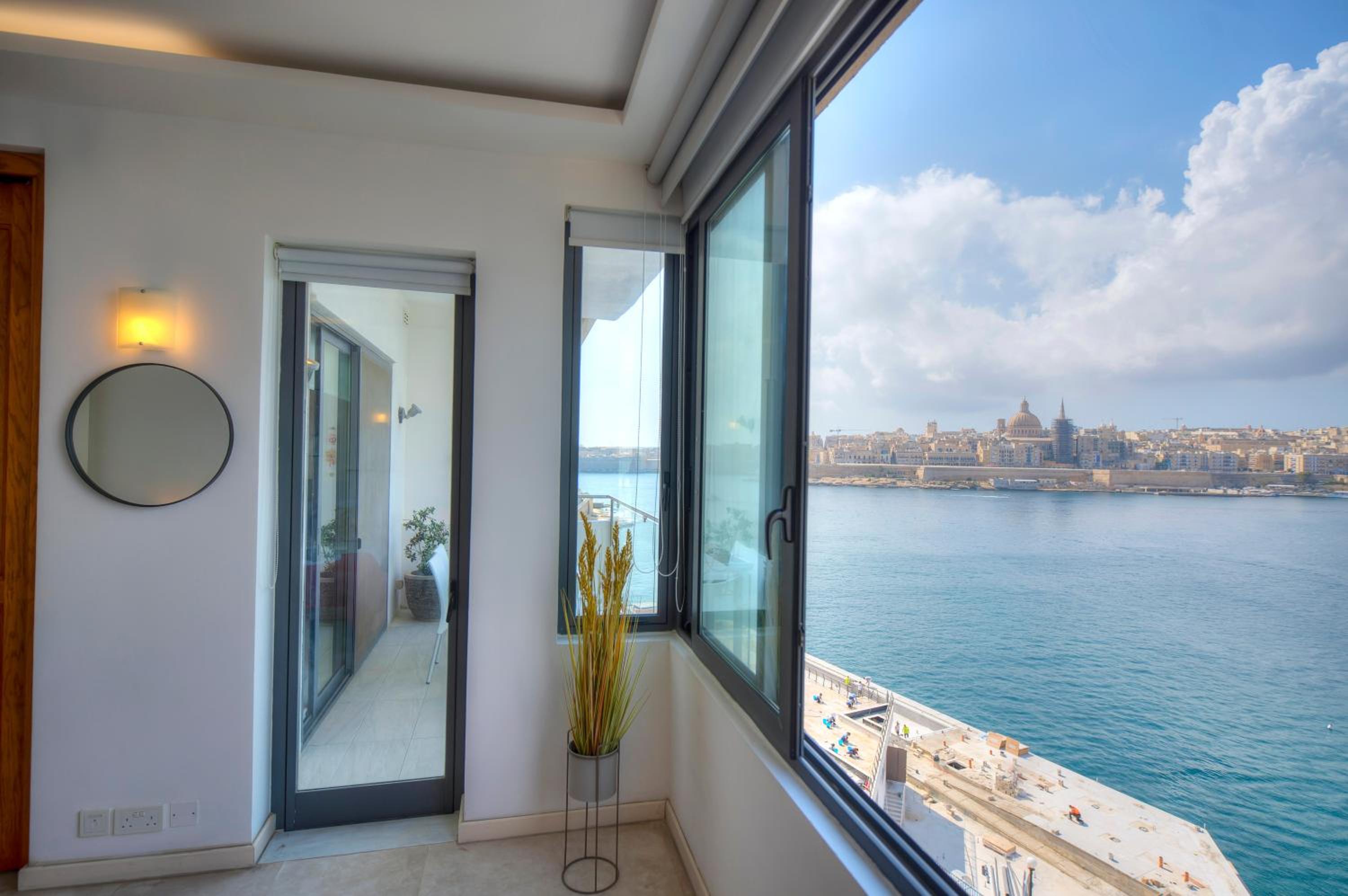 Spacious 3bedrooms with spectacular views GOSLM-6 view 2