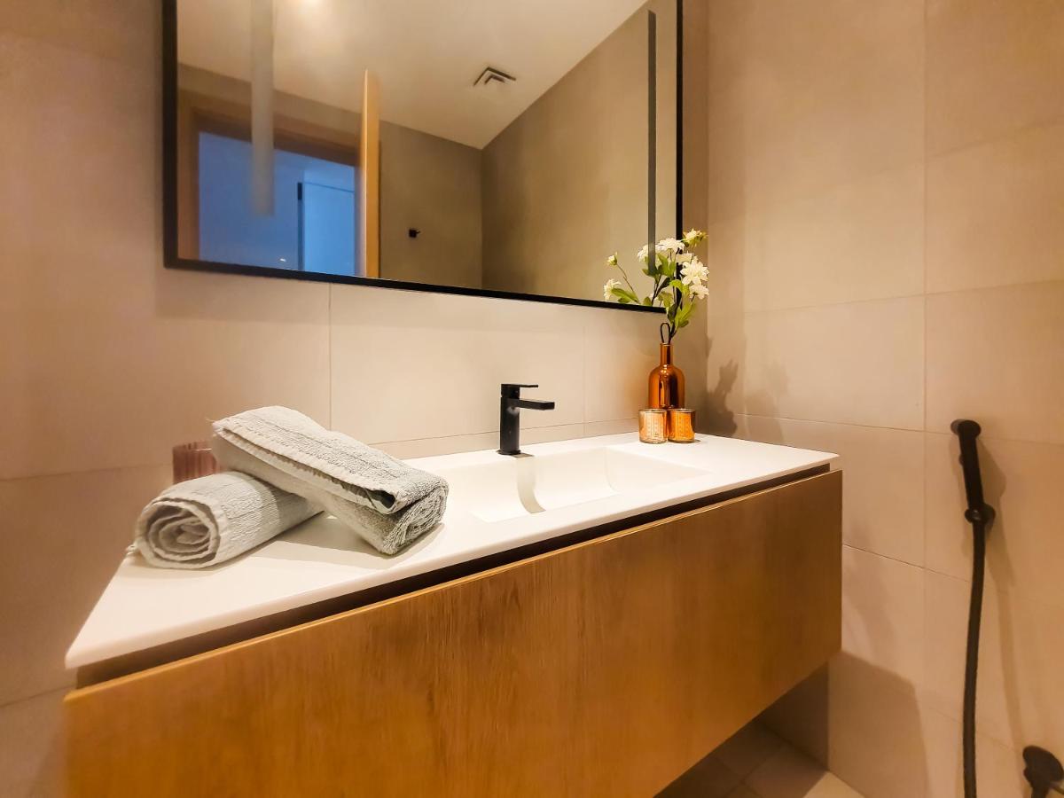 Luxury Studios with Burj Khalifa & Canal View in Downtown - Marquise Square Tower