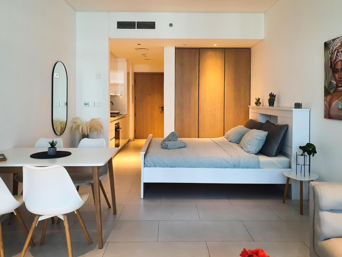 Luxury Studios with Burj Khalifa & Canal View in Downtown - Marquise Square Tower