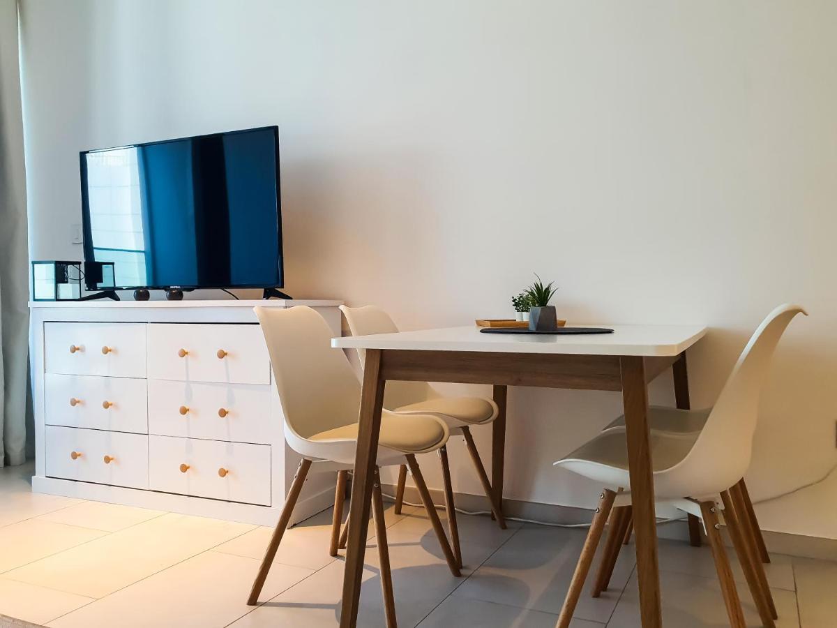 Luxury Studios with Burj Khalifa & Canal View in Downtown - Marquise Square Tower