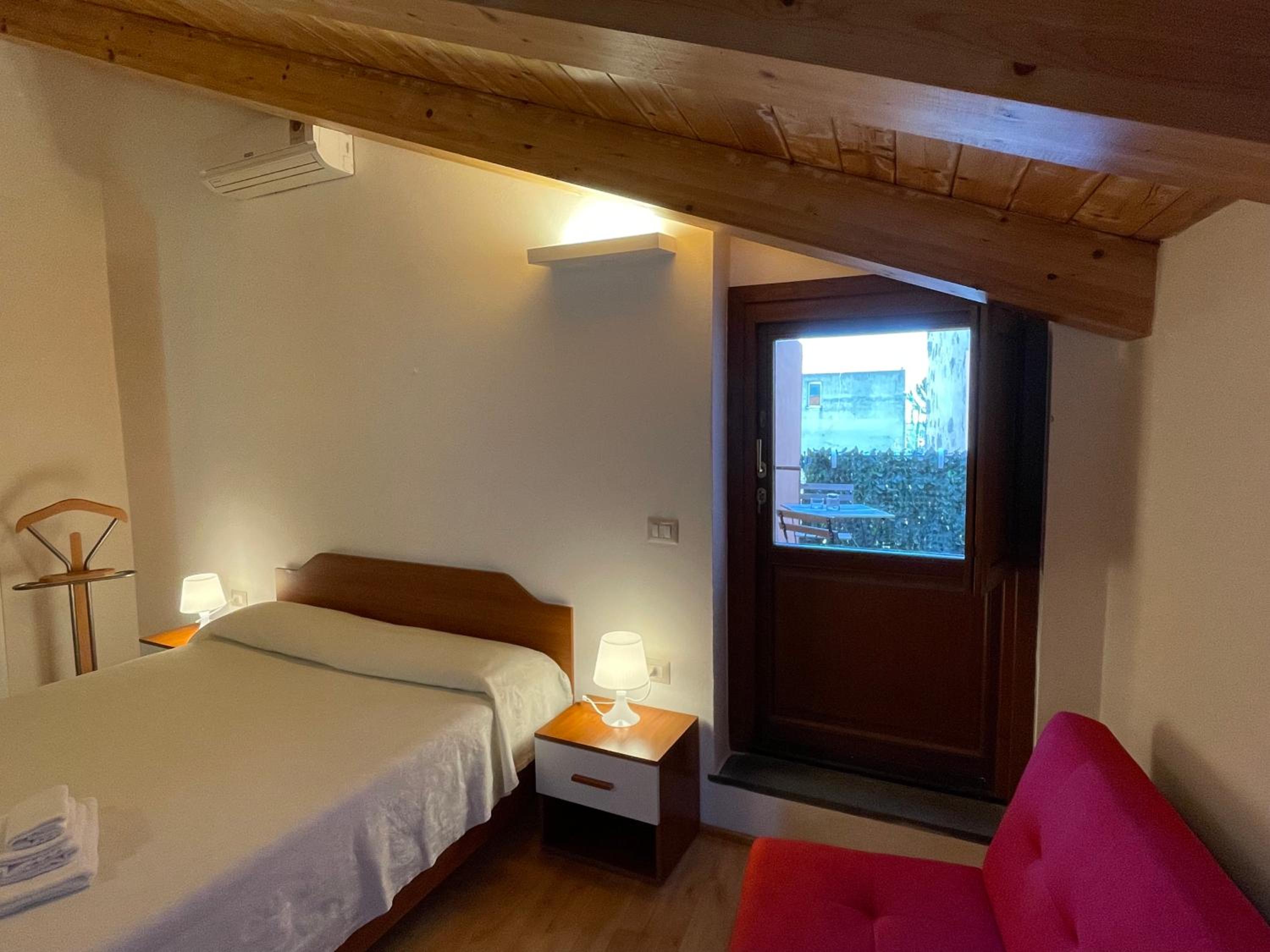 Domo Is Solus - Affittacamere - Living Sant'Antioco