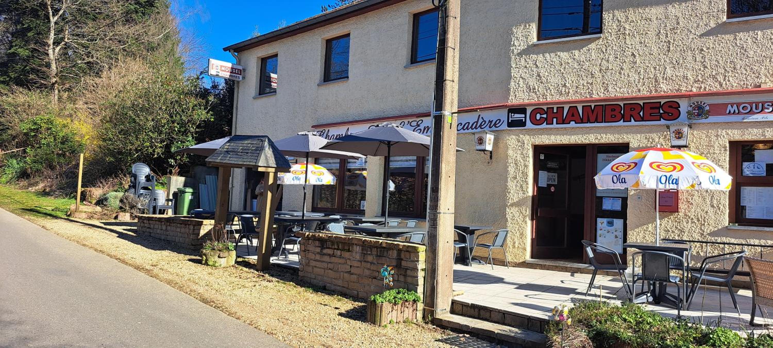 Auberge Chez Dikke Vriend, Chambres et taverne
