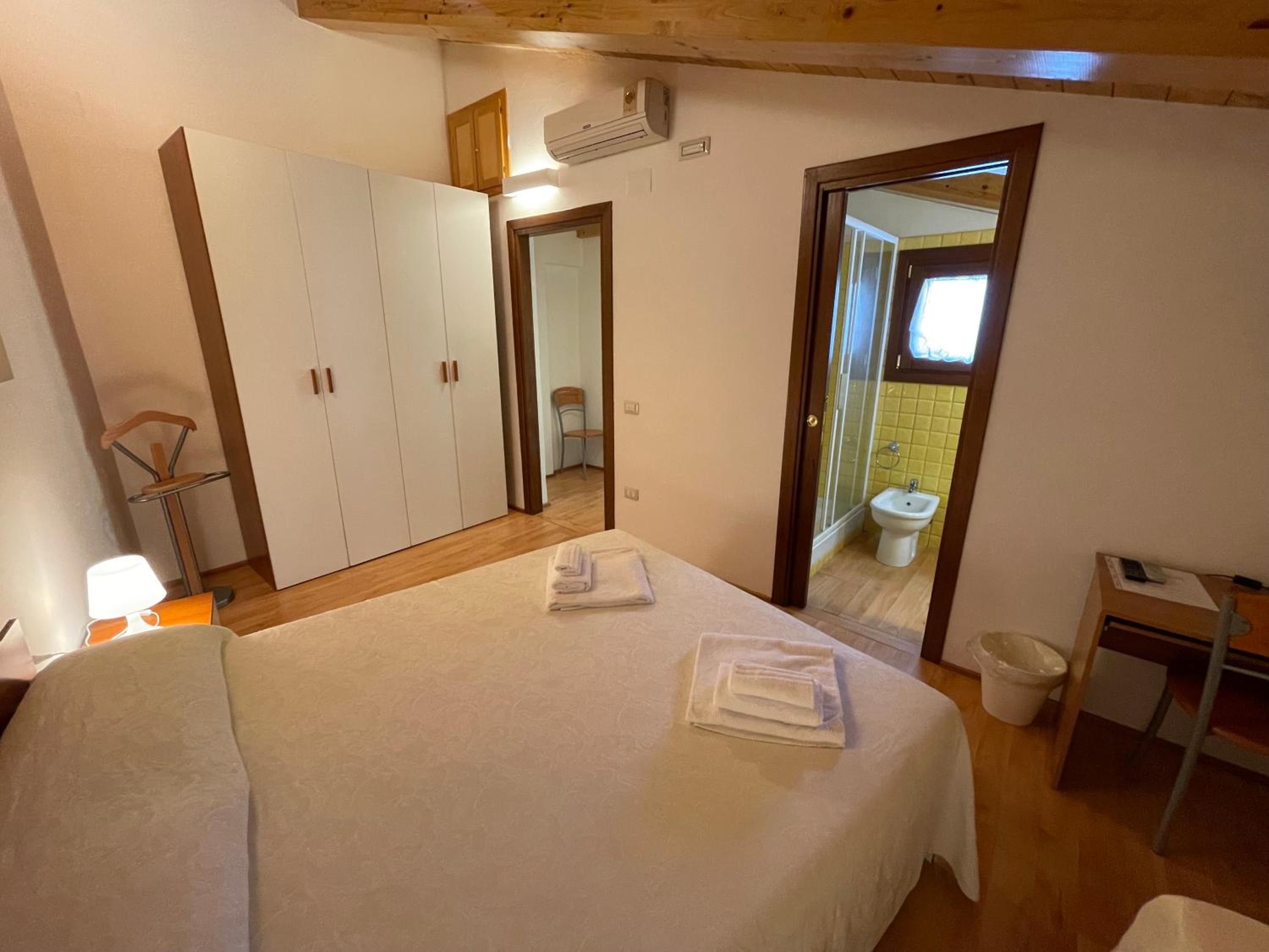 Domo Is Solus - Affittacamere - Living Sant'Antioco