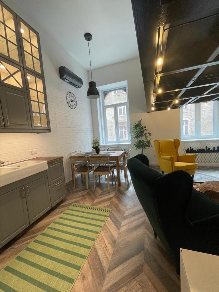 Awesome Loft - King Street view 5