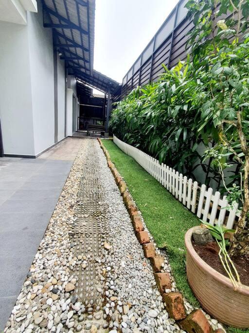 GARDEN COZY2STOREY HOME 4ROOM 10PAX@NEAR ALMAJUSCO photo 7