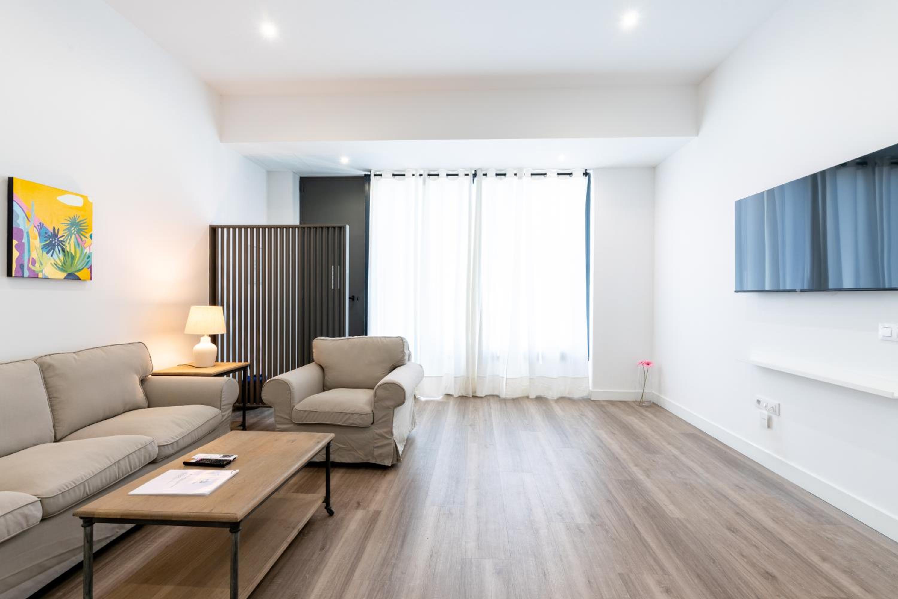 Holi-Rent AT Erillas