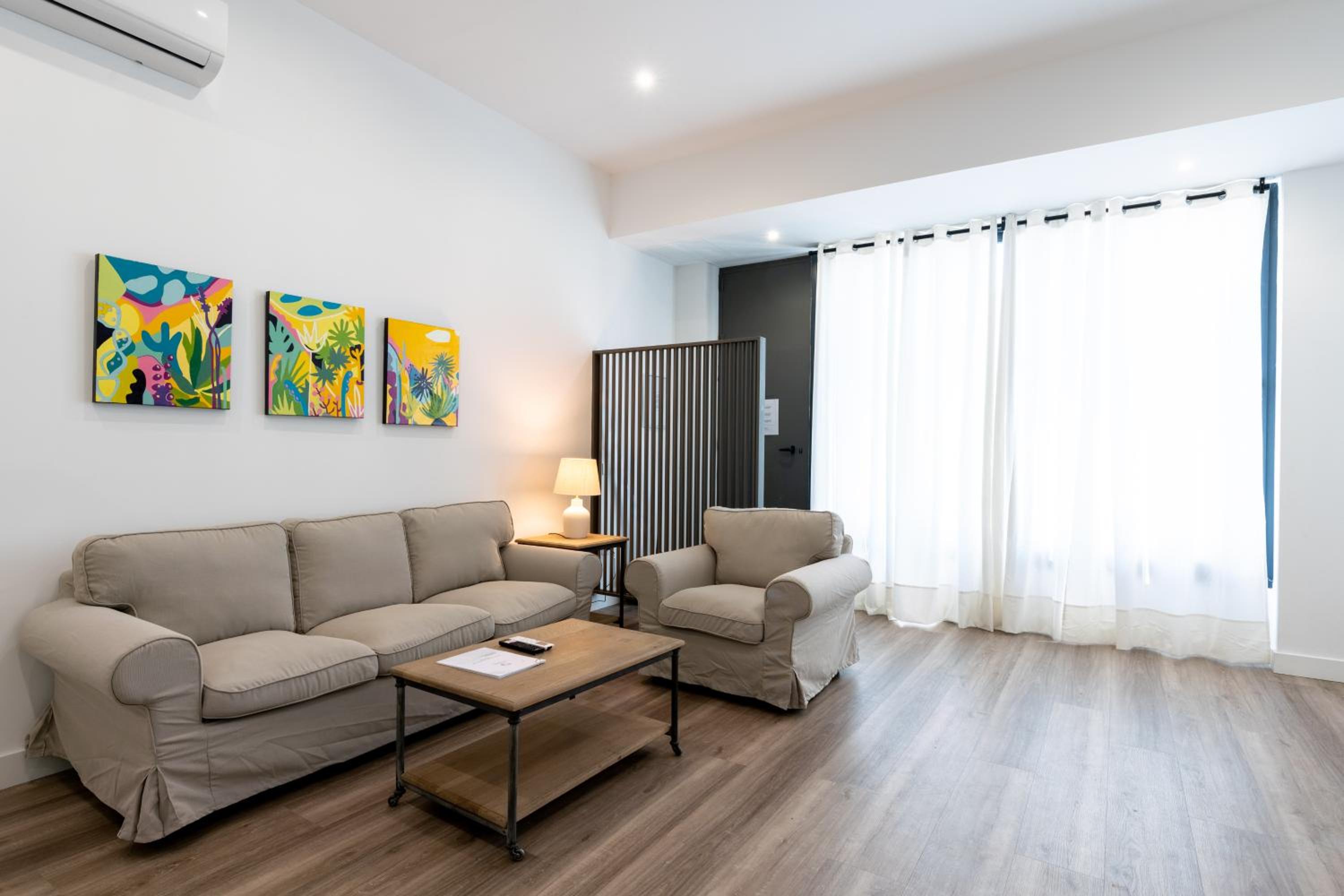 Holi-Rent AT Erillas