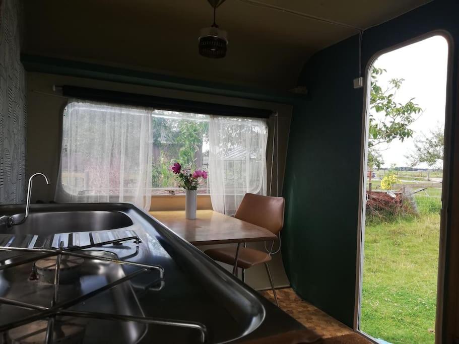 Charming cabin Avondgloed in farmer's orchard view 2
