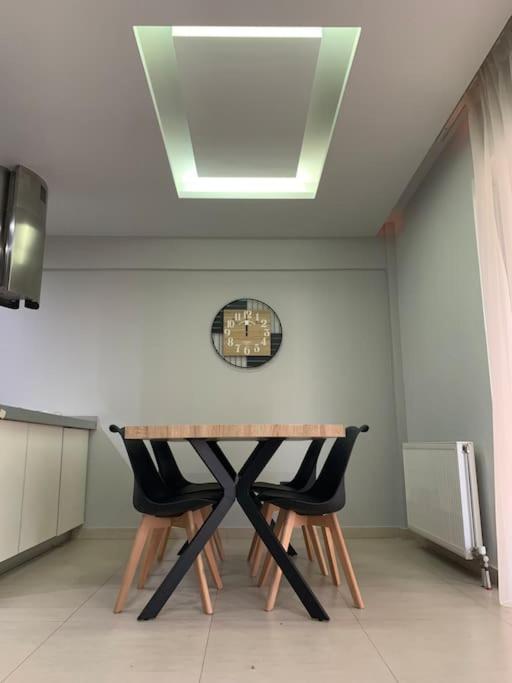 Varkiza Lux Apartment