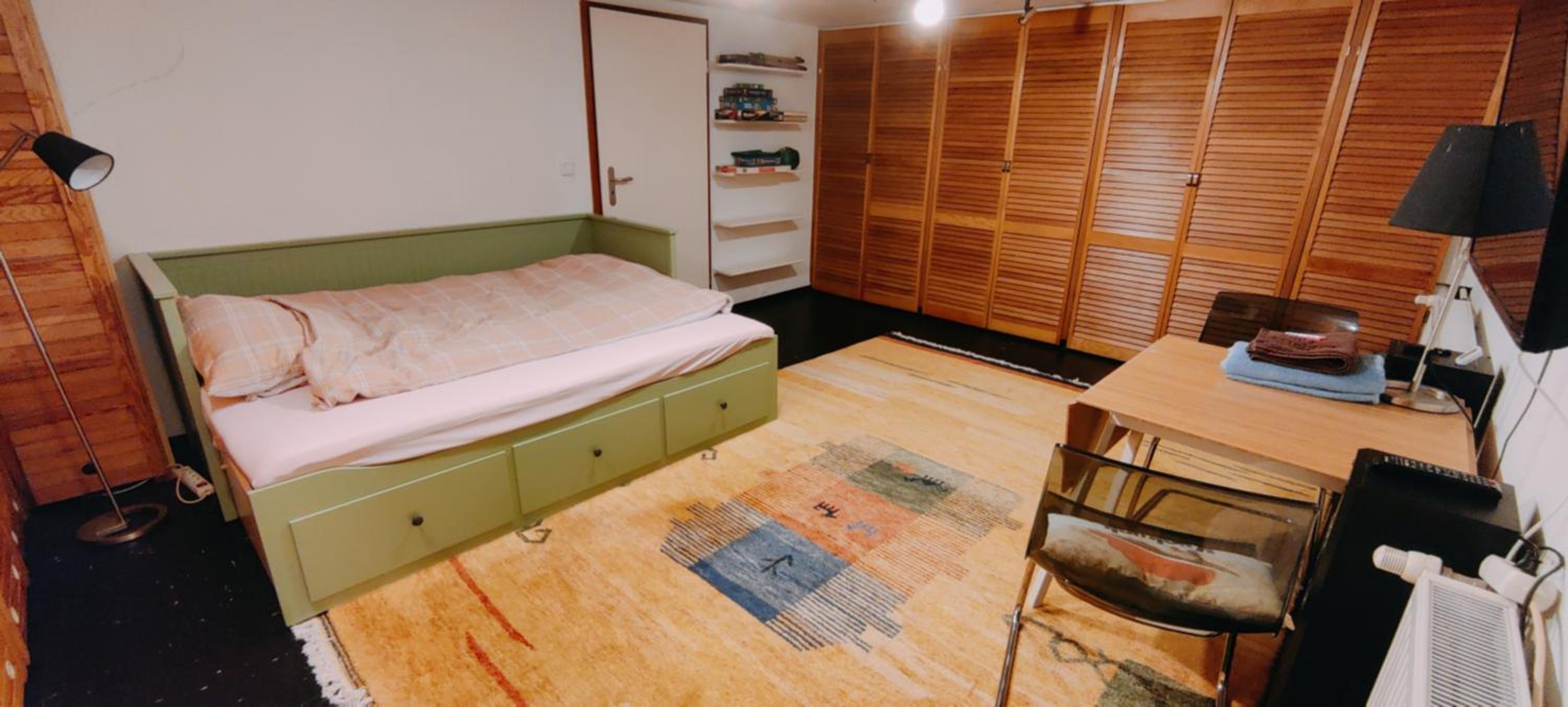Spacious & comfortable guestrooms w private bathrooms near Koelnmesse & Lanxess Arena, free parking, highspeed WiFi