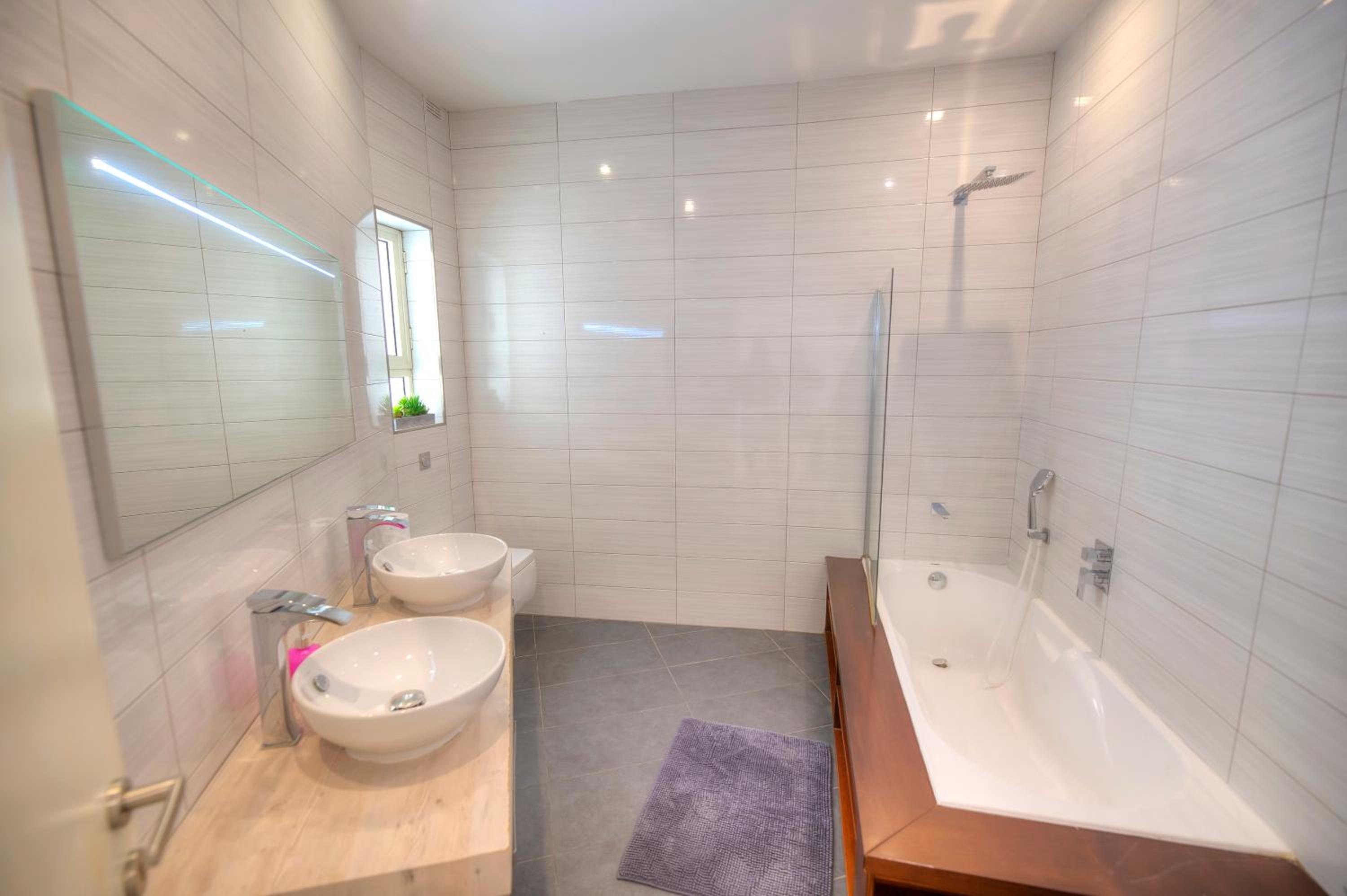 Spacious 4 bedrooms with sea view balcony GOSLM-3 view 5
