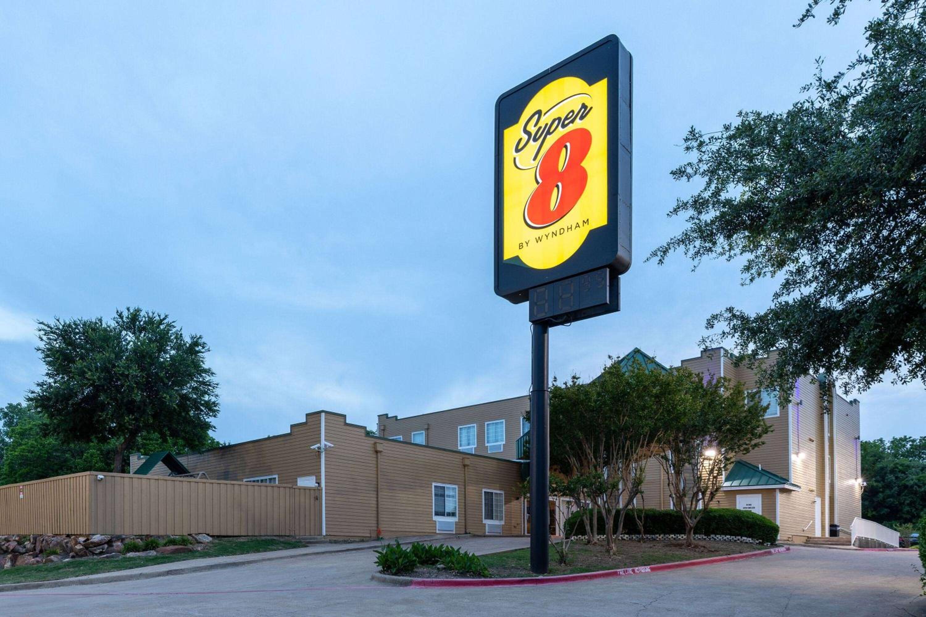 Dallas / Fort Worth Vacations - Super 8 by Wyndham Garland Rowlett East Dallas Area - Property Image 3
