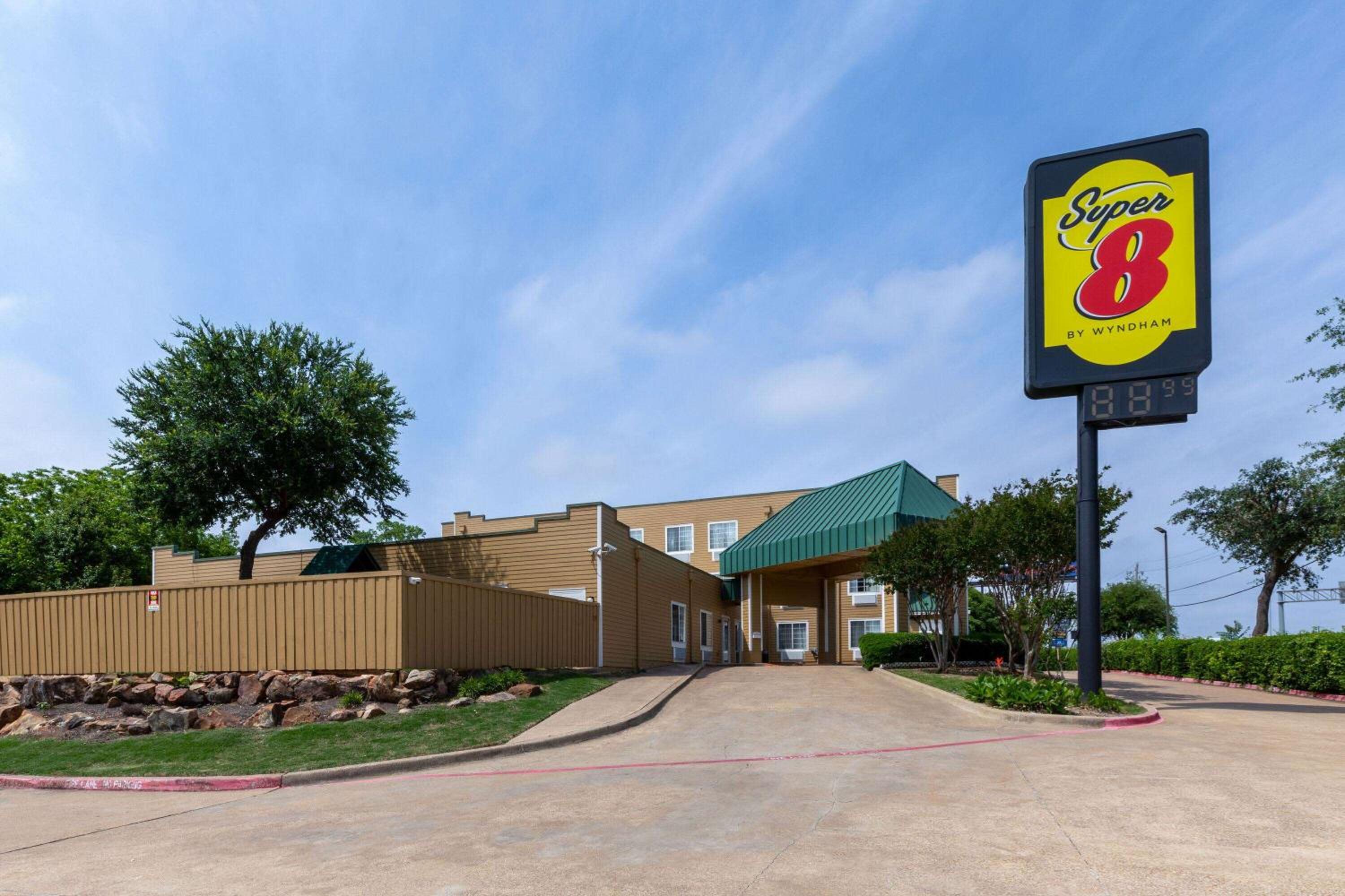 Dallas / Fort Worth Vacations - Super 8 by Wyndham Garland Rowlett East Dallas Area - Property Image 1