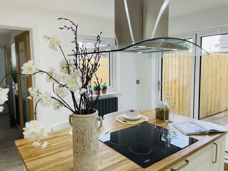 Luxury 3 Bedroom Cottage Retreat Near Bridgend Beaches M4 with Garden Workspace Sleeps 6 view 3
