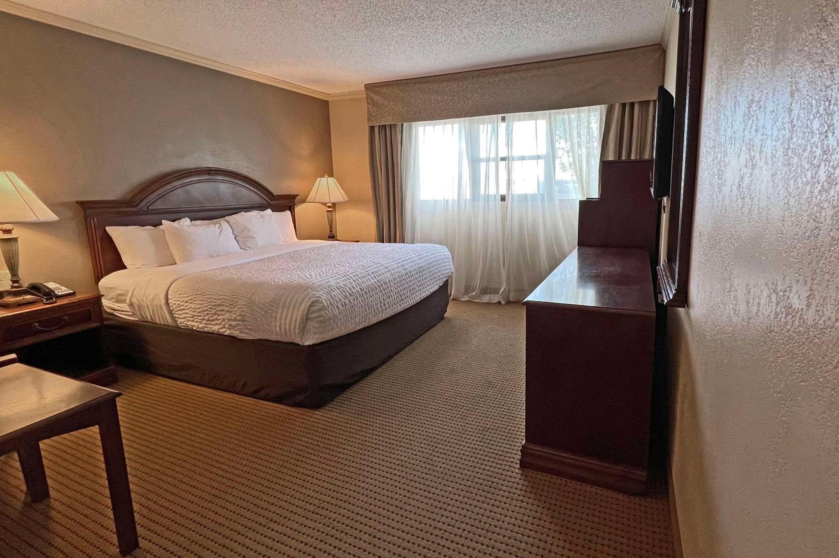 Garden City Vacations - Clarion Inn - Property Image 3