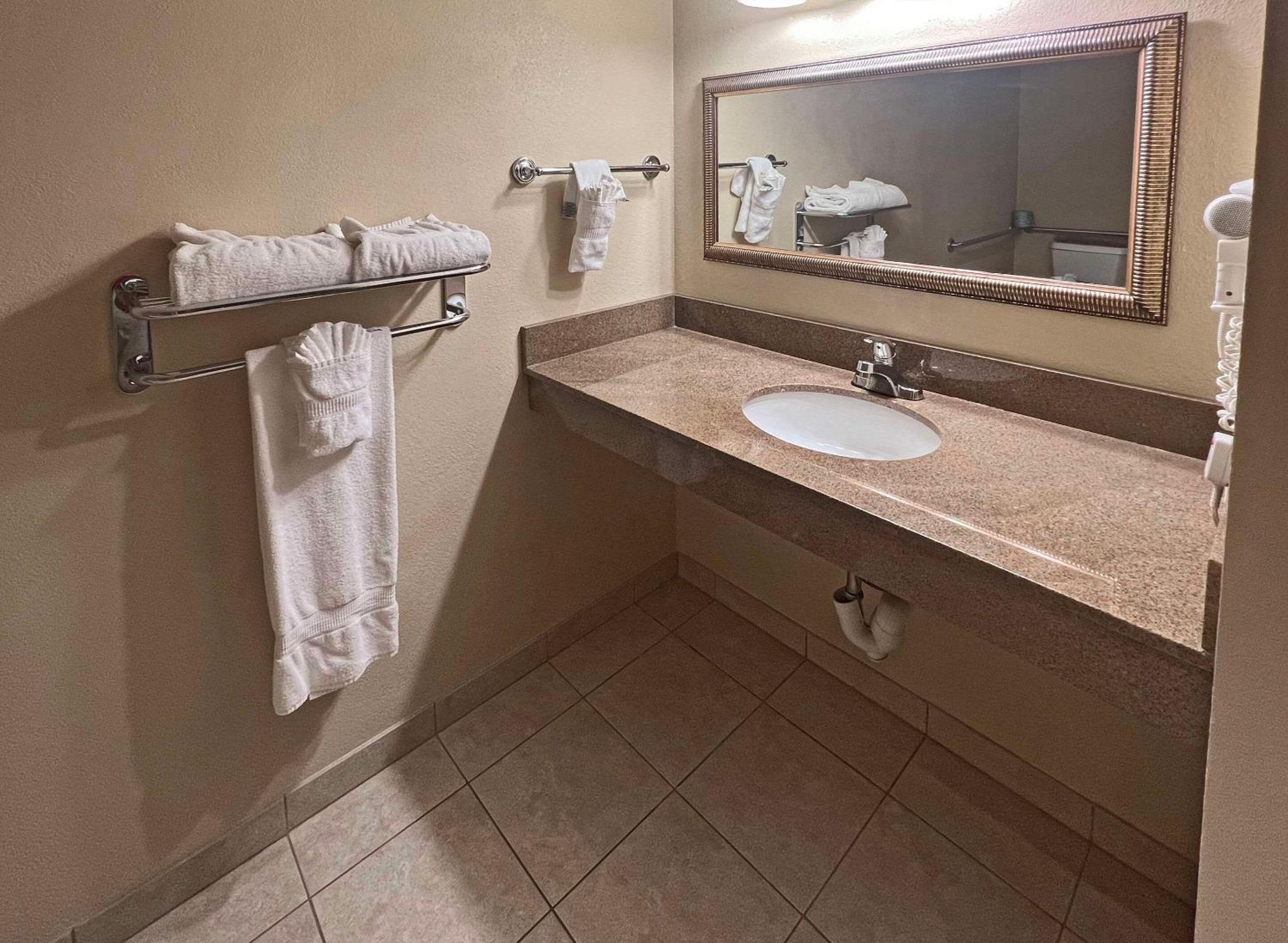 Garden City Vacations - Clarion Inn - Property Image 40