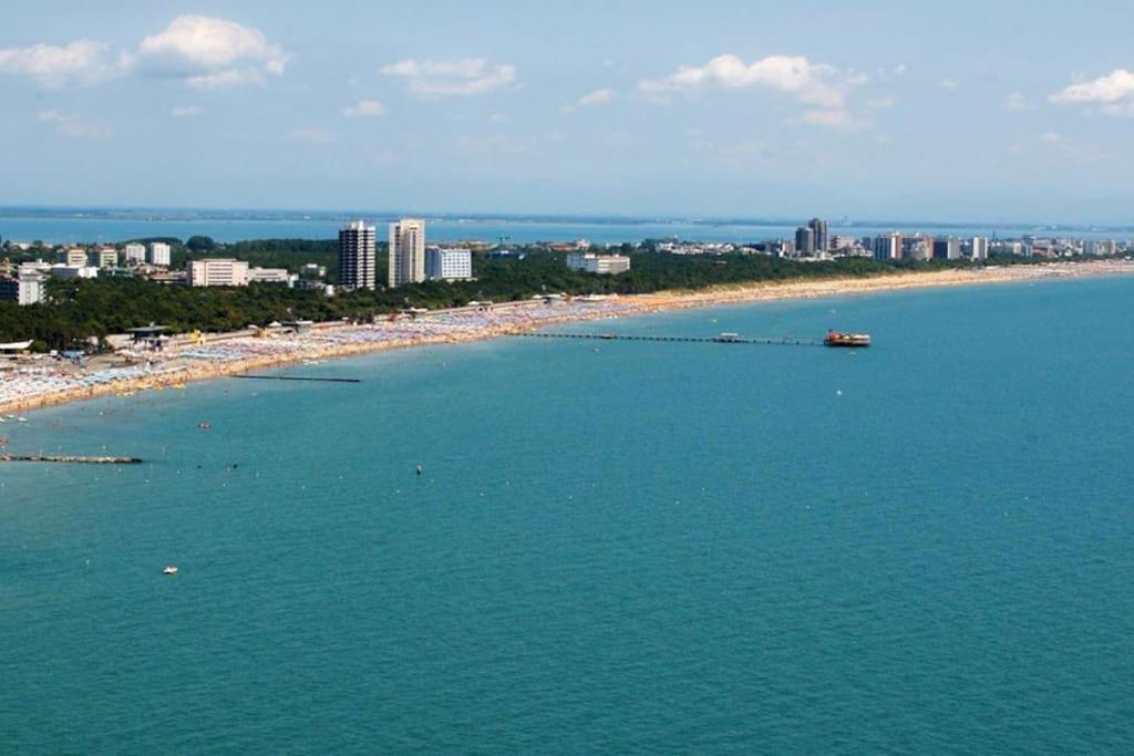 Bianco Nero fronte mare view 3