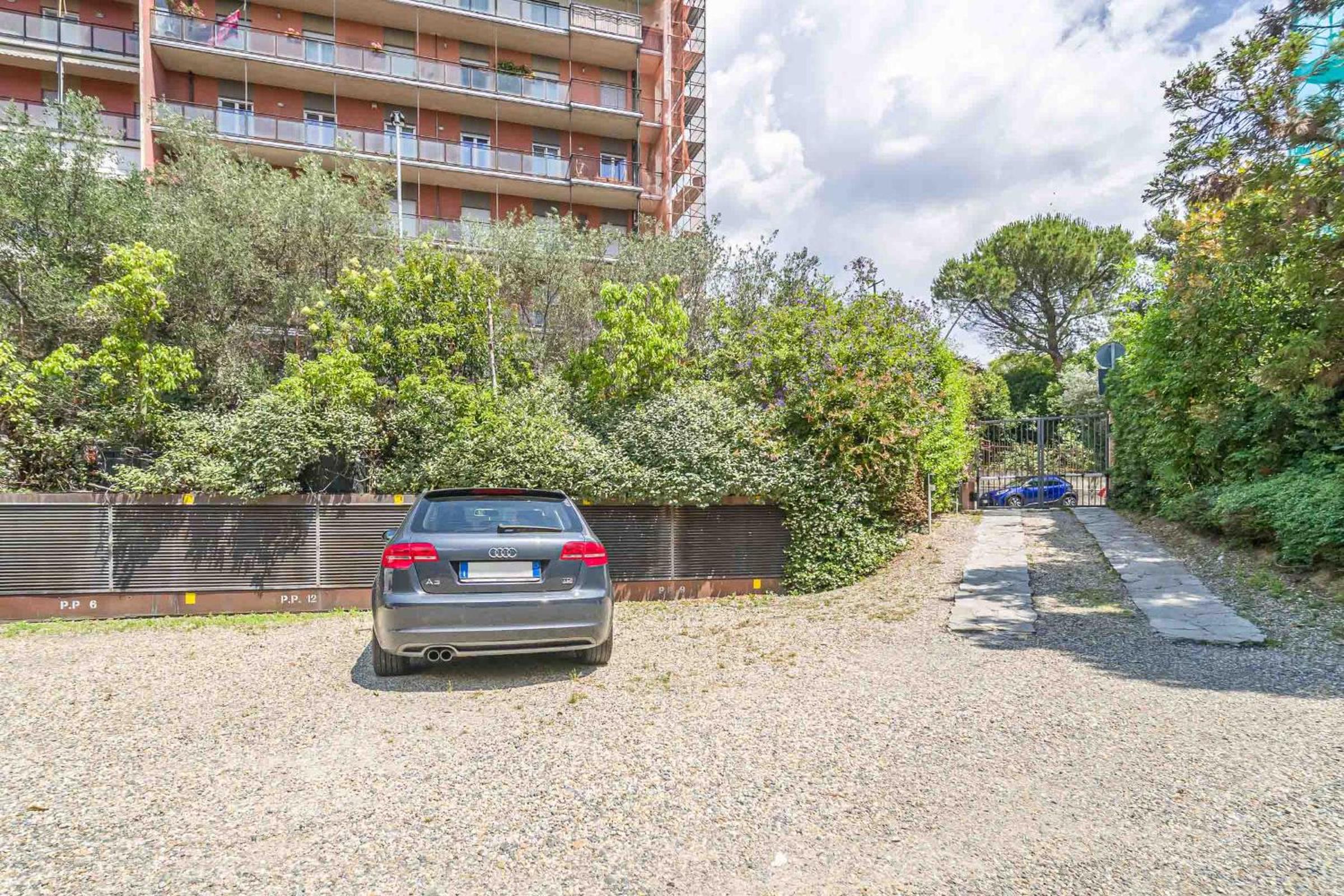 Genoa Quarto dei Mille Roomy Flat