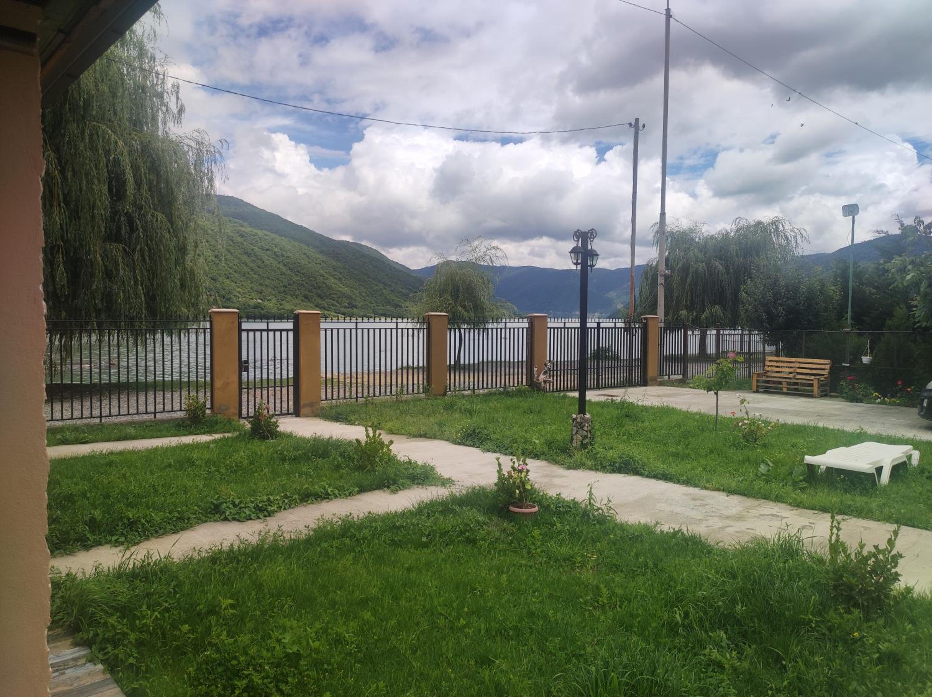 Ananuri Cottages