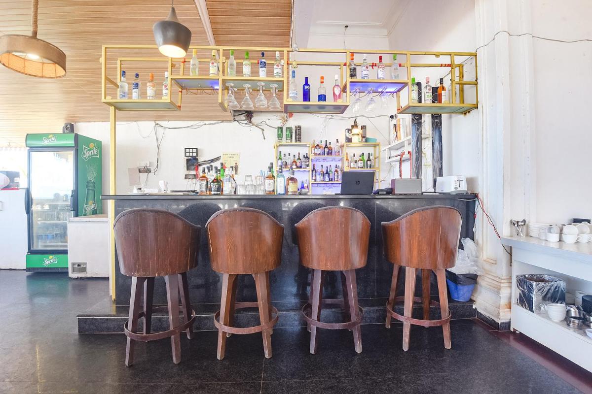 bar