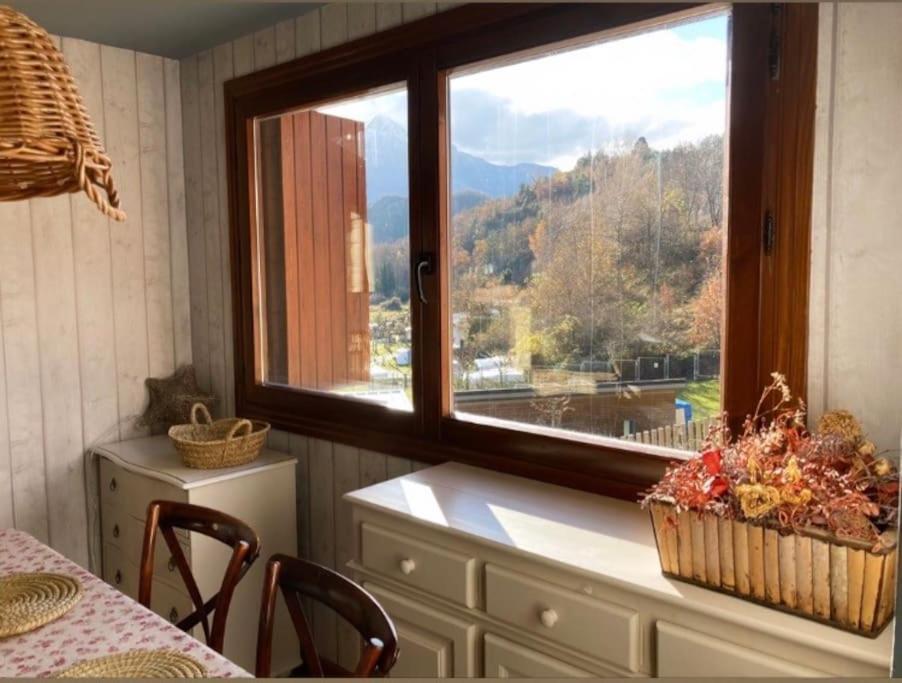 Elegante apartamento en Escarrilla con vistas al valle
