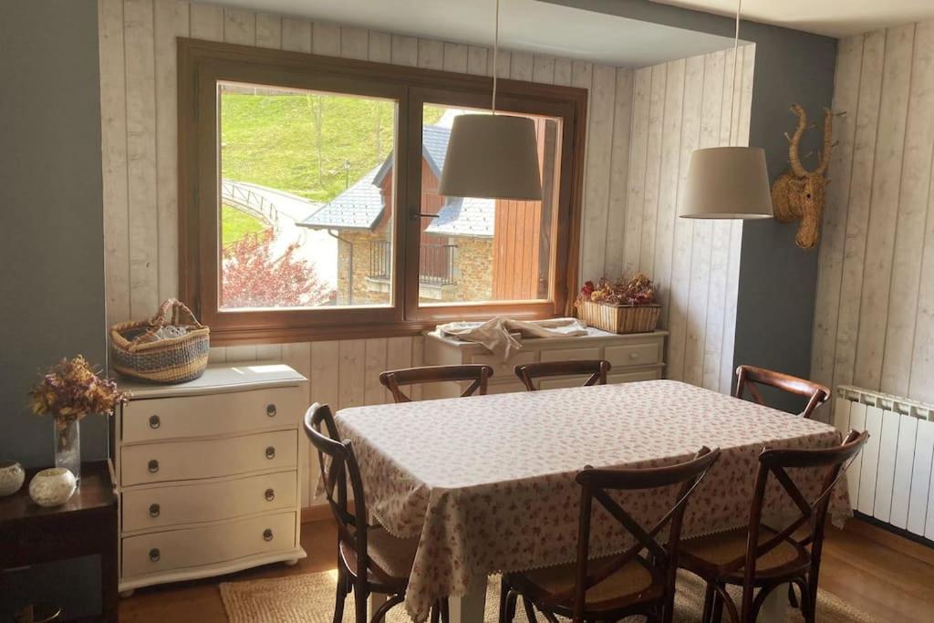 Elegante apartamento en Escarrilla con vistas al valle