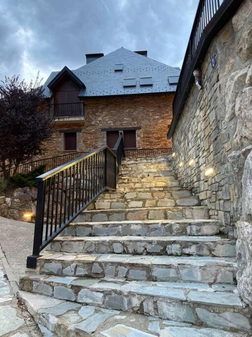 Elegante apartamento en Escarrilla con vistas al valle