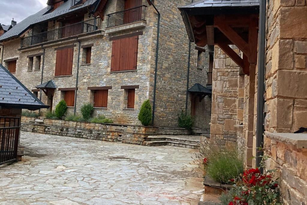Elegante apartamento en Escarrilla con vistas al valle