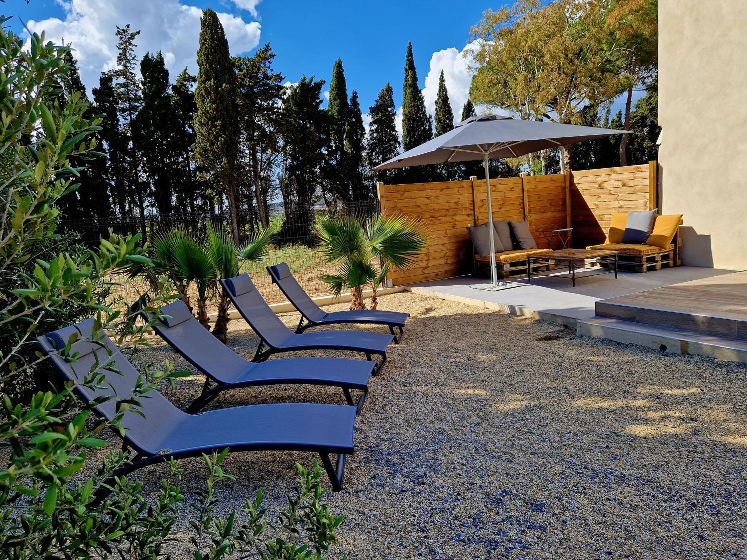 Domaine de Mérins, 10 couchages avec piscine, face à la rivière, à 4km de la plage