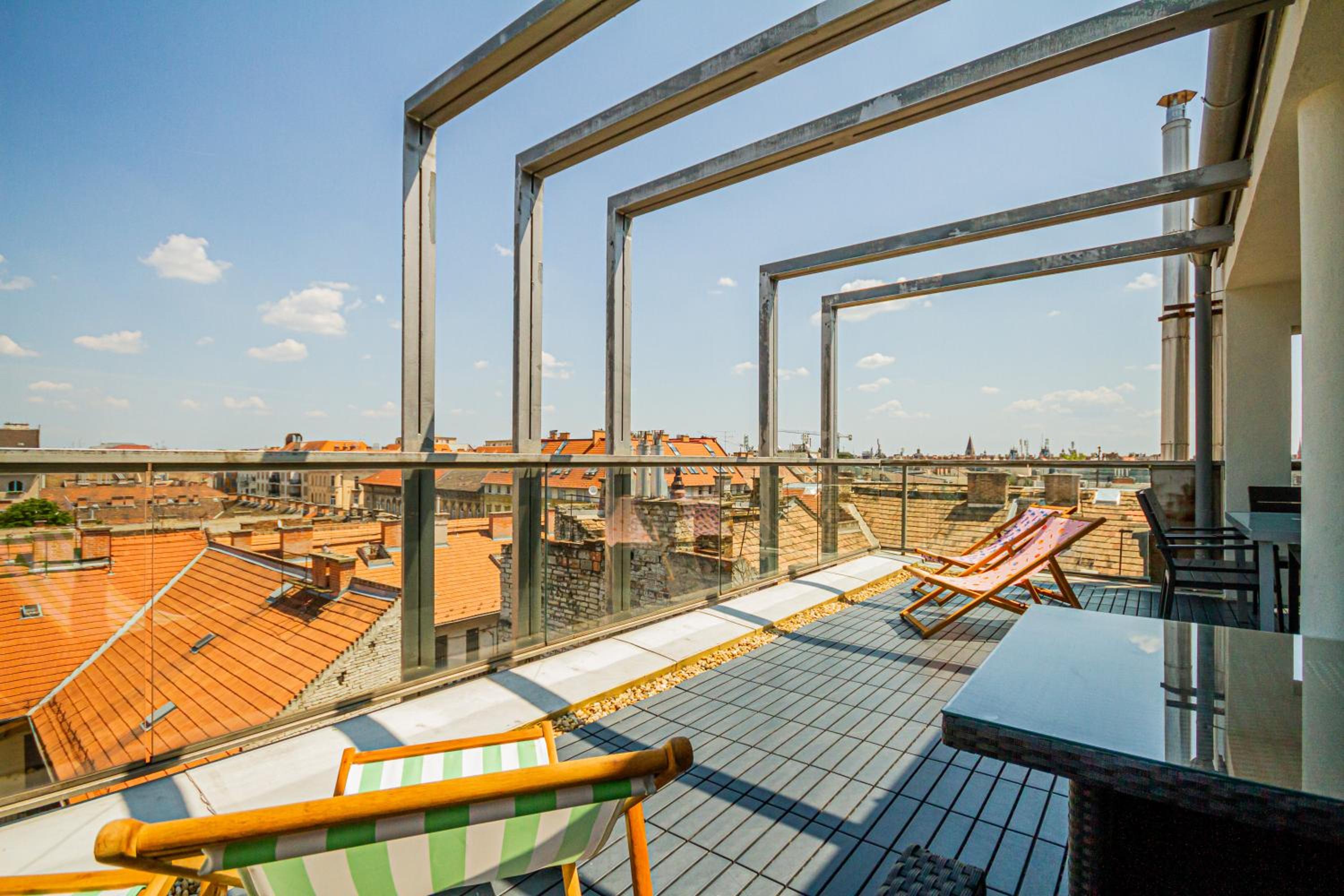 Luxury Apartment with balcony in Downtown view 2