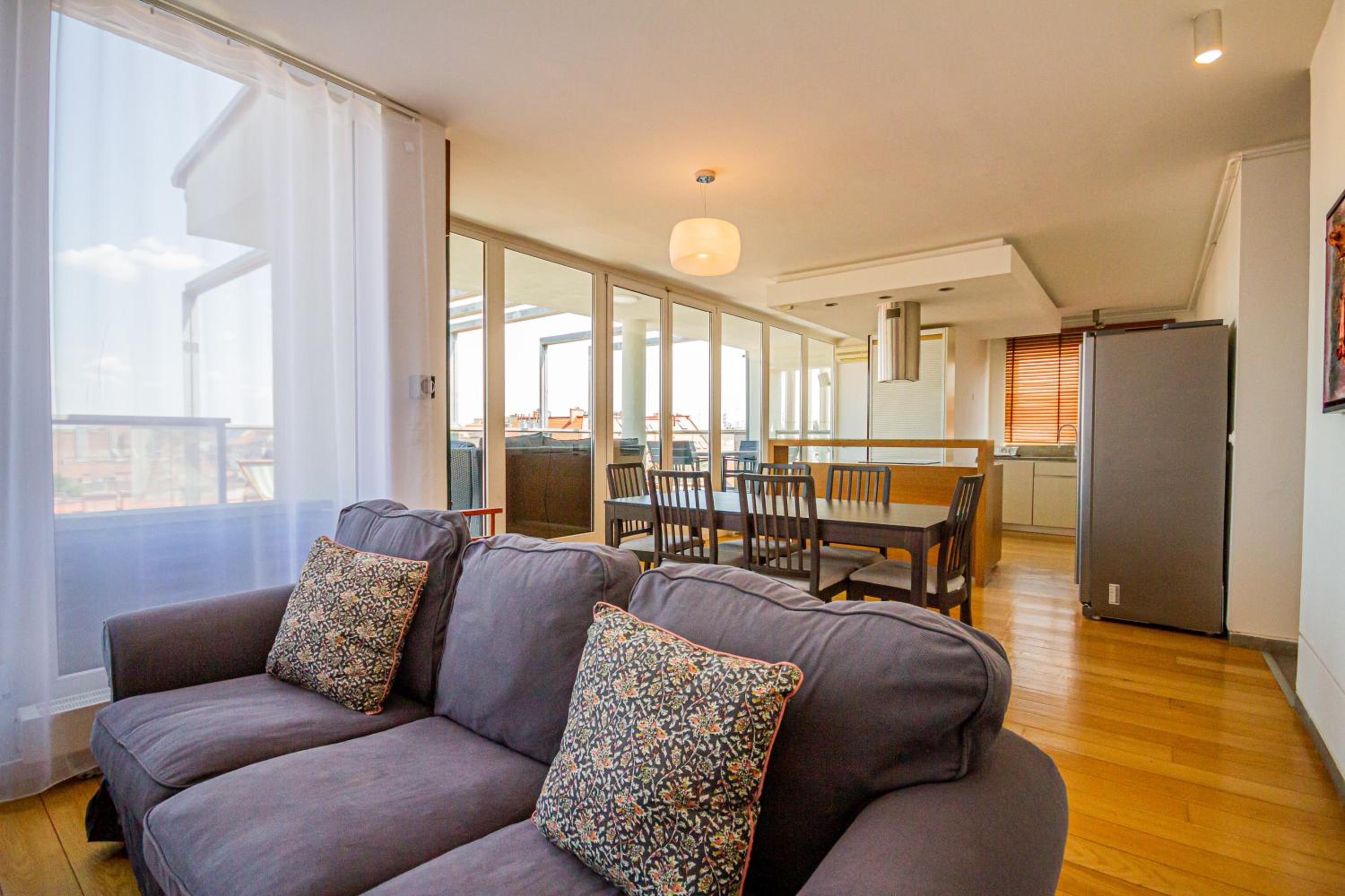 Luxury Apartment with balcony in Downtown view 5