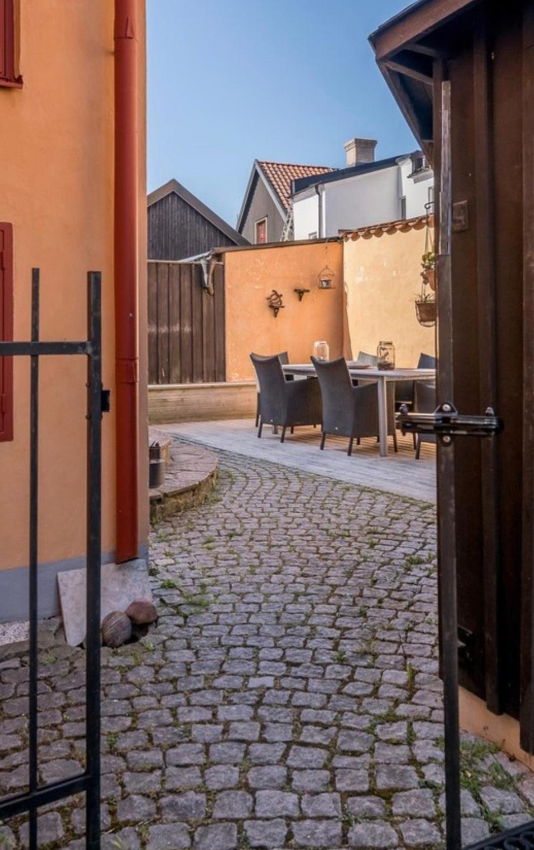 Stor och lyxig villa mitt i Visby innerstad view 2