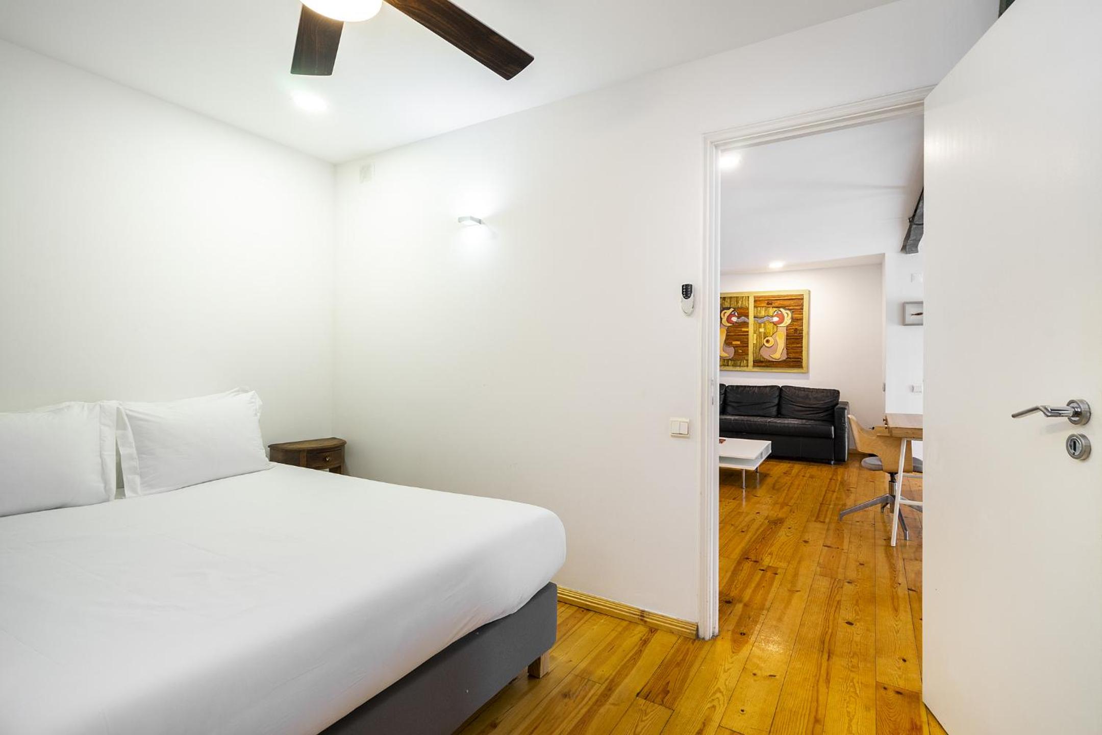 WHome Central 2-Bedroom Loft perfect to Explore Lisbon view 3