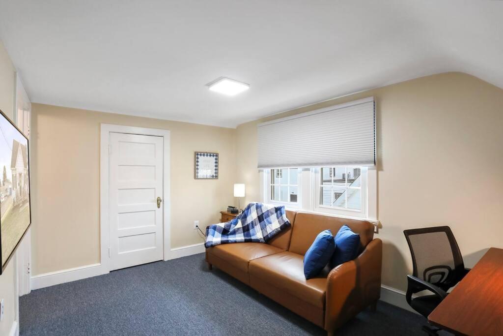 Patty's Place - Private and Convenient EV-Friendly Apartment near Downtown