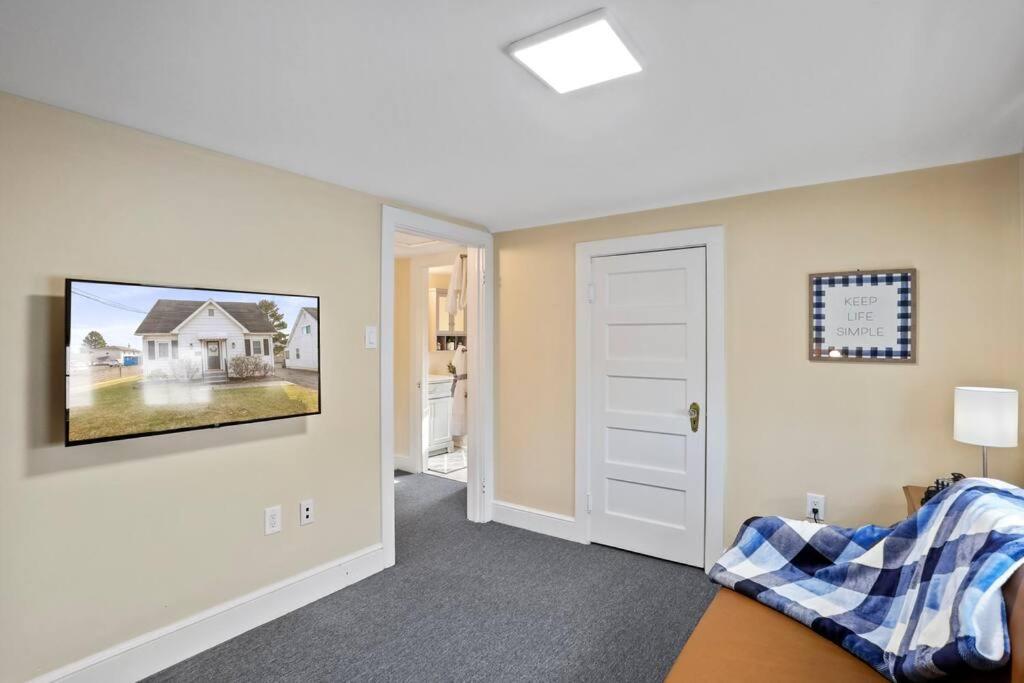 Patty's Place - Private and Convenient EV-Friendly Apartment near Downtown