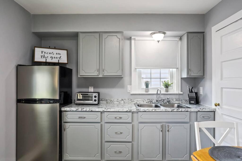 Patty's Place - Private and Convenient EV-Friendly Apartment near Downtown