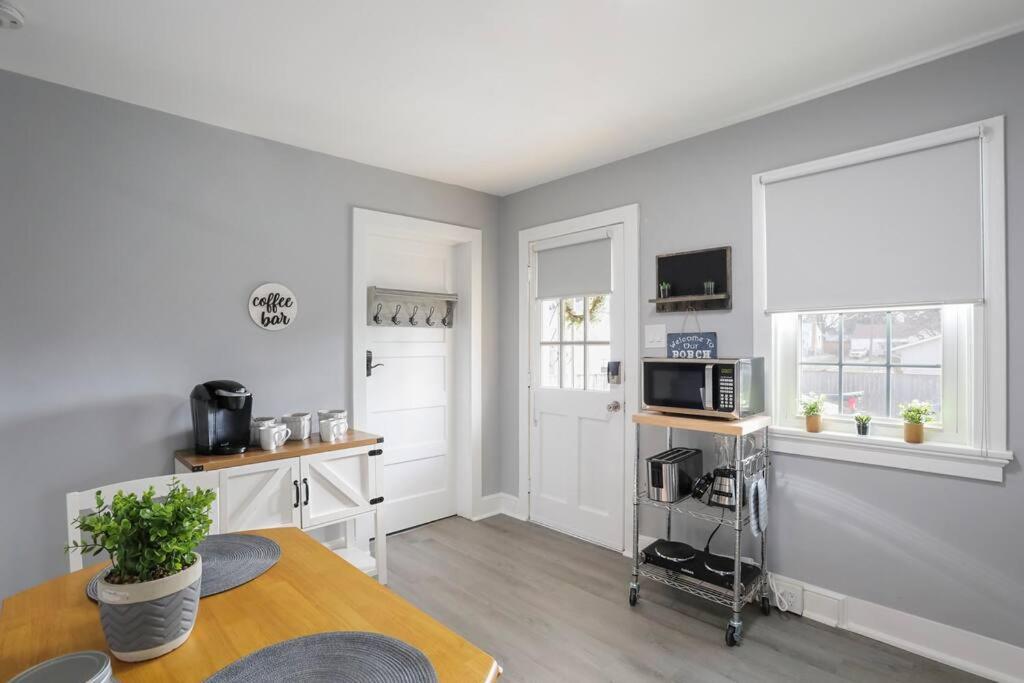 Patty's Place - Private and Convenient EV-Friendly Apartment near Downtown