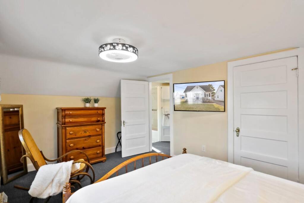 Patty's Place - Private and Convenient EV-Friendly Apartment near Downtown