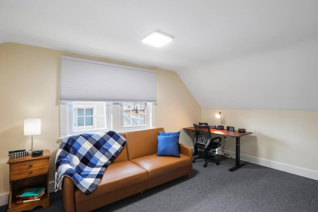 Patty's Place - Private and Convenient EV-Friendly Apartment near Downtown