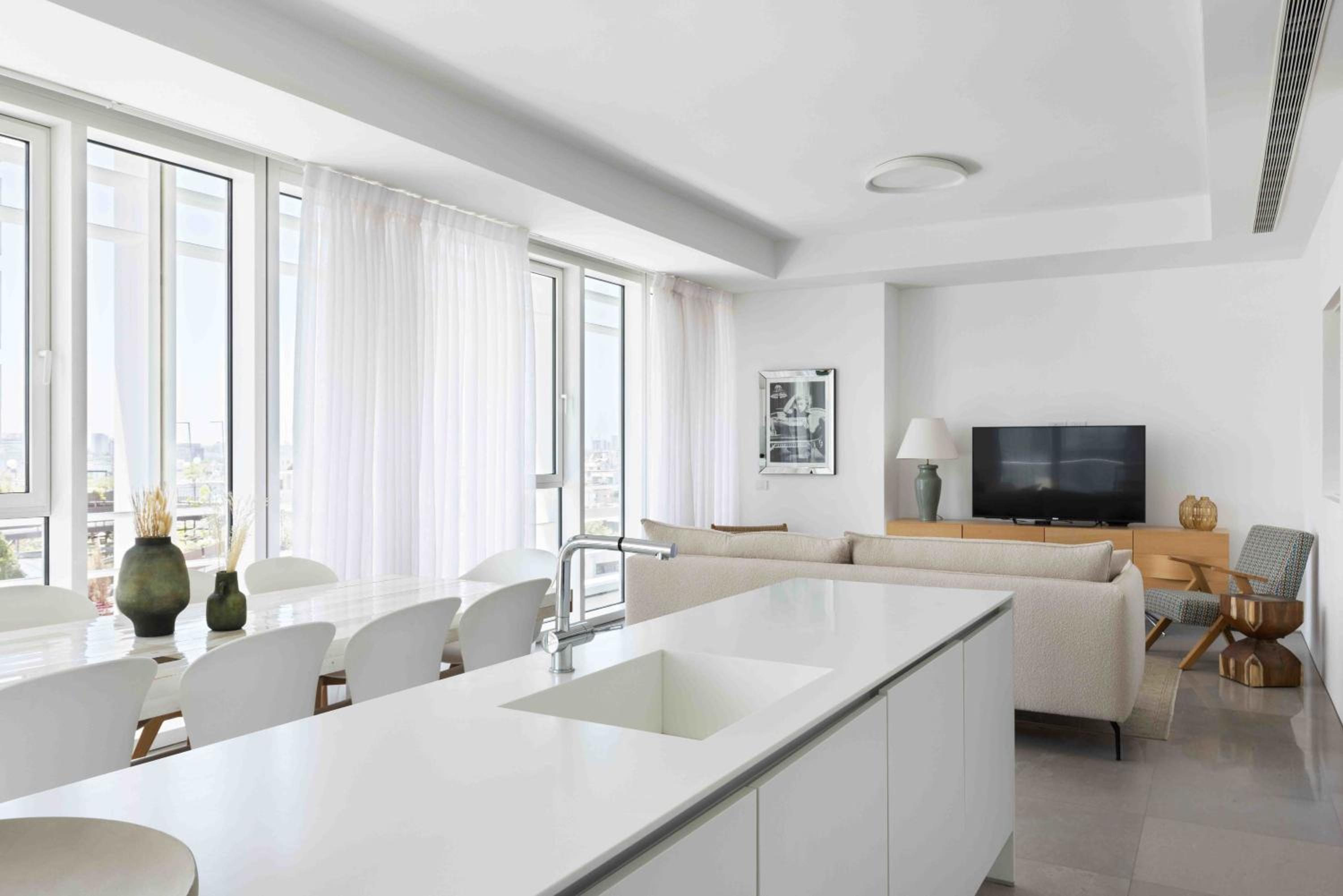 Exclusive Meier on Rothschild by Five Stay view 2