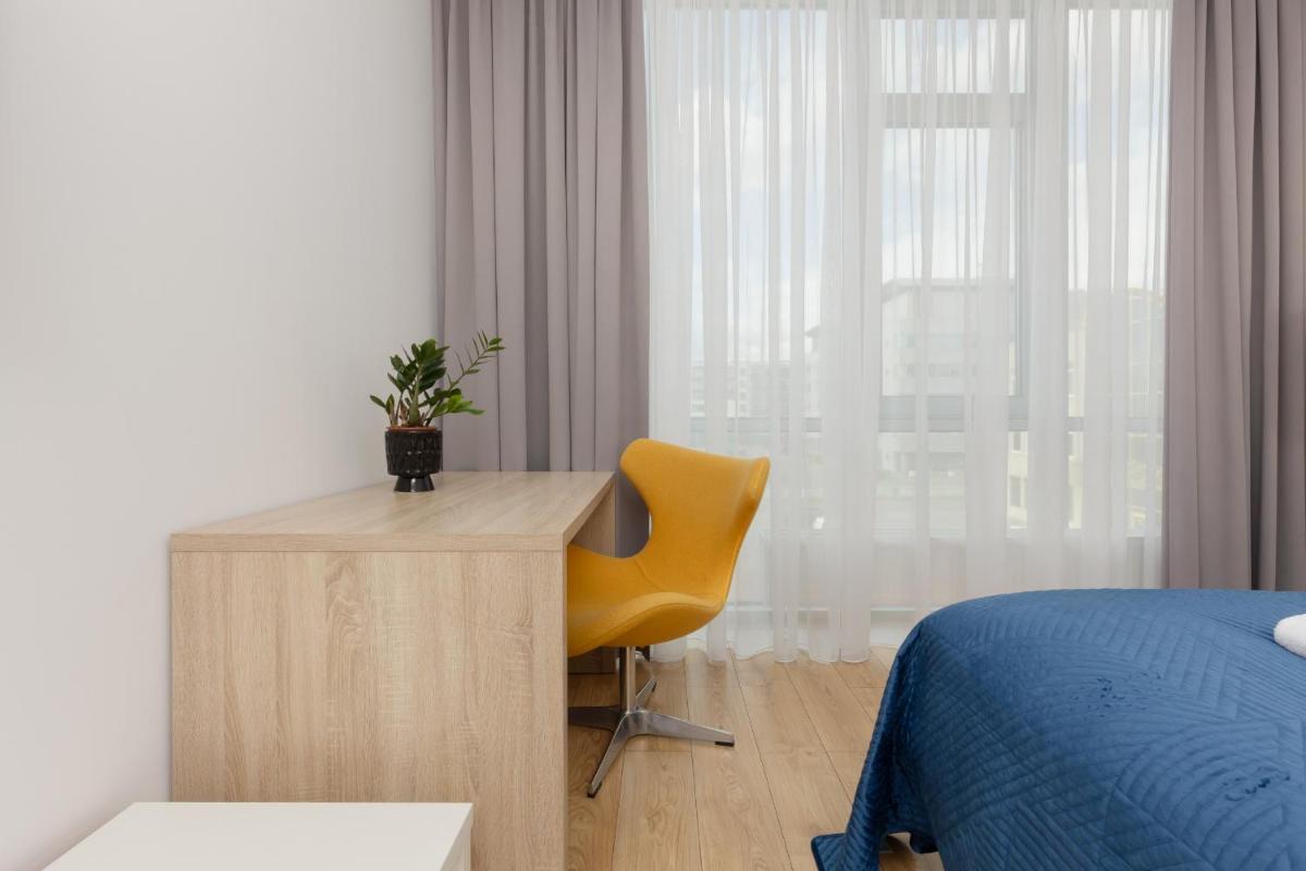 Aleje Jerozolimskie Apartments with Parking and AC by Renters view 4