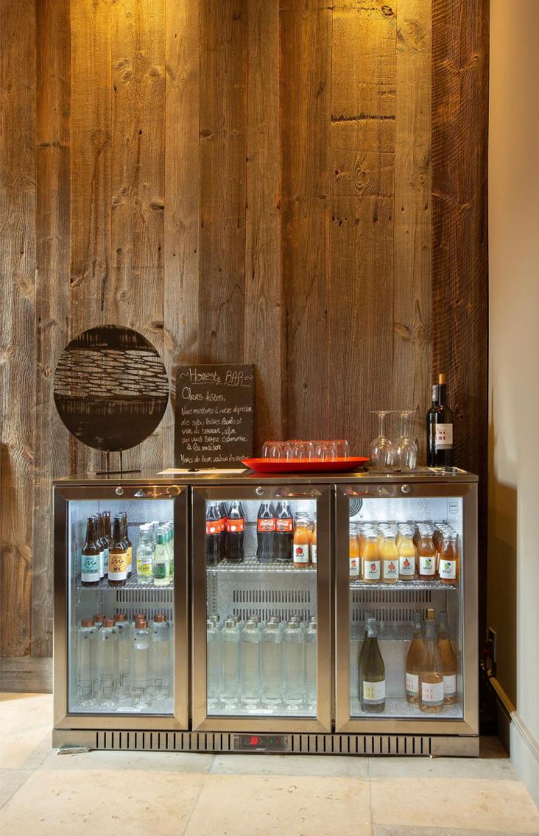 bar
