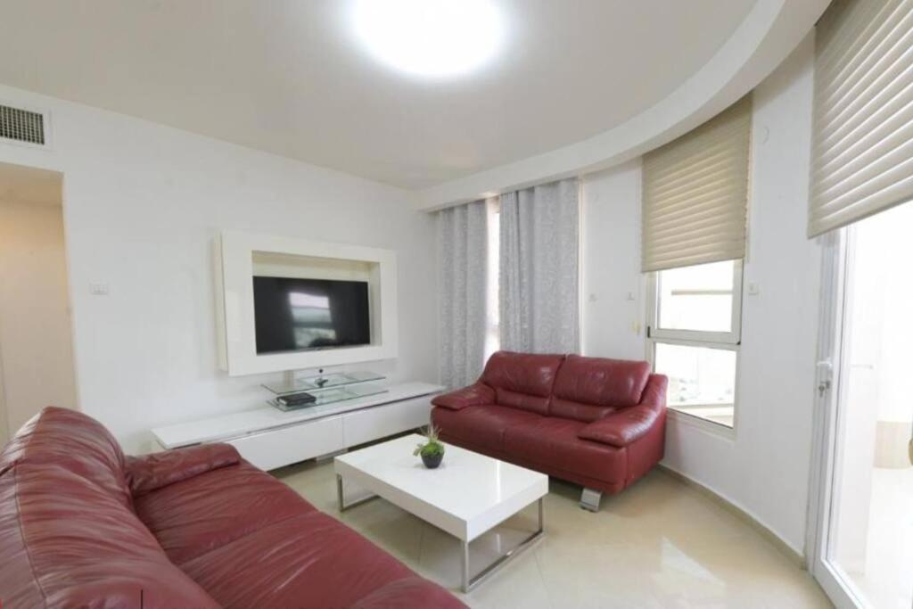 Modern 2BR APT Golf Residence view 5
