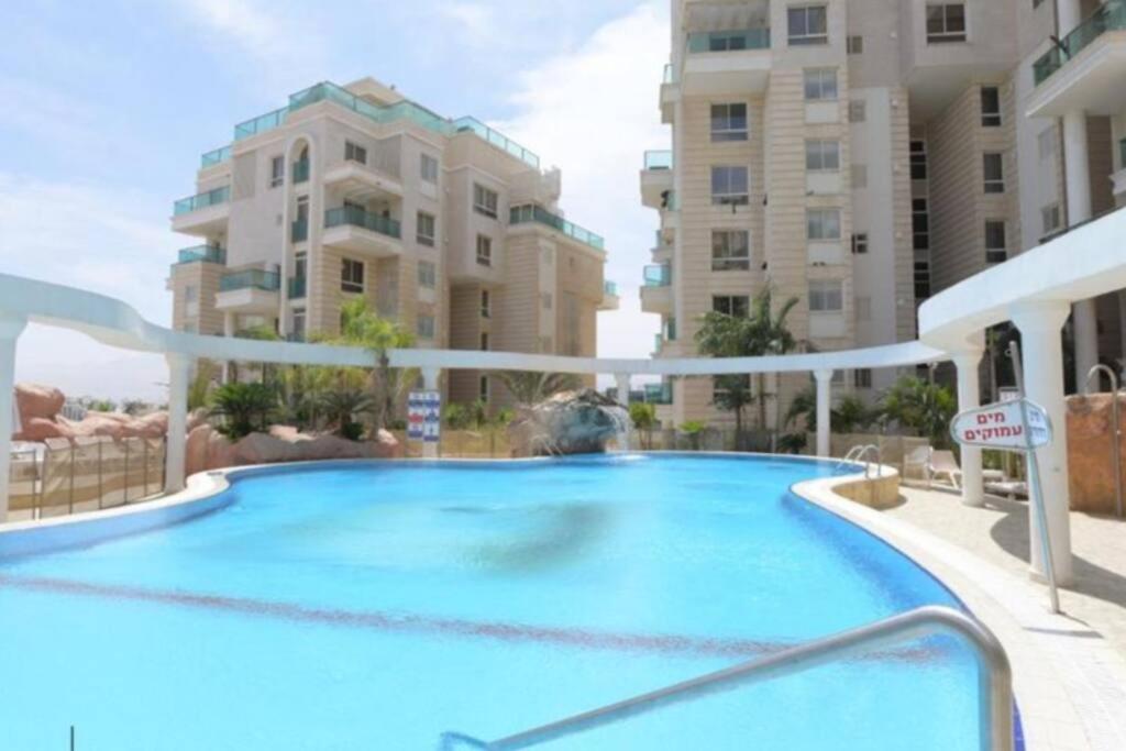 Modern 2BR APT Golf Residence view 4