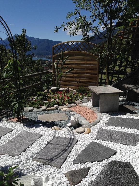 Ferienhaus Patrizia with a fantastic view of Lake Maggiore and the pool