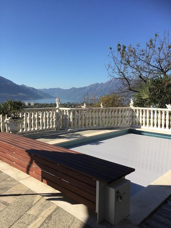 Ferienhaus Patrizia with a fantastic view of Lake Maggiore and the pool