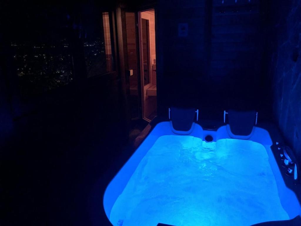 Ferienhaus Patrizia with a fantastic view of Lake Maggiore and the pool