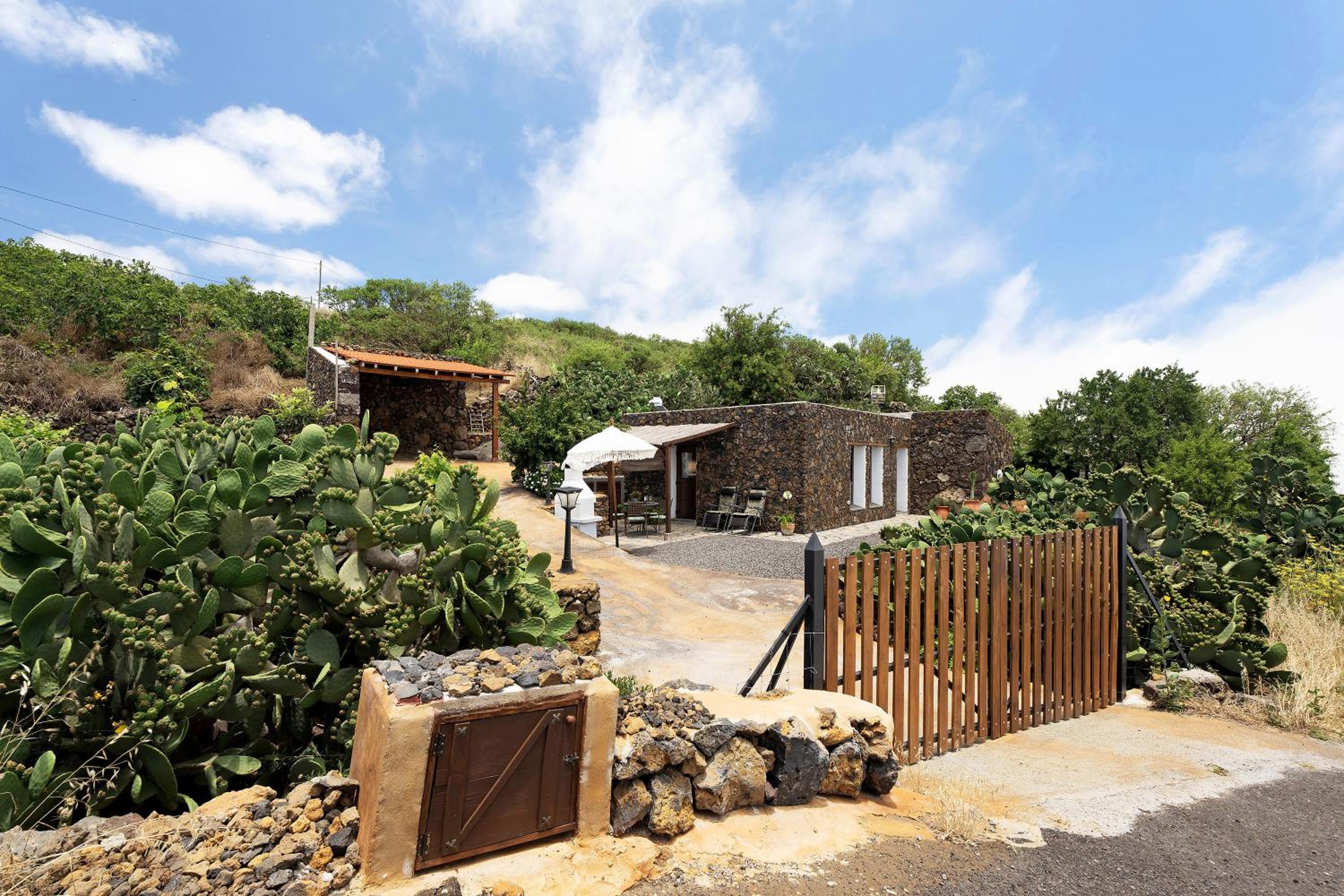La Casa de Abajo view 2